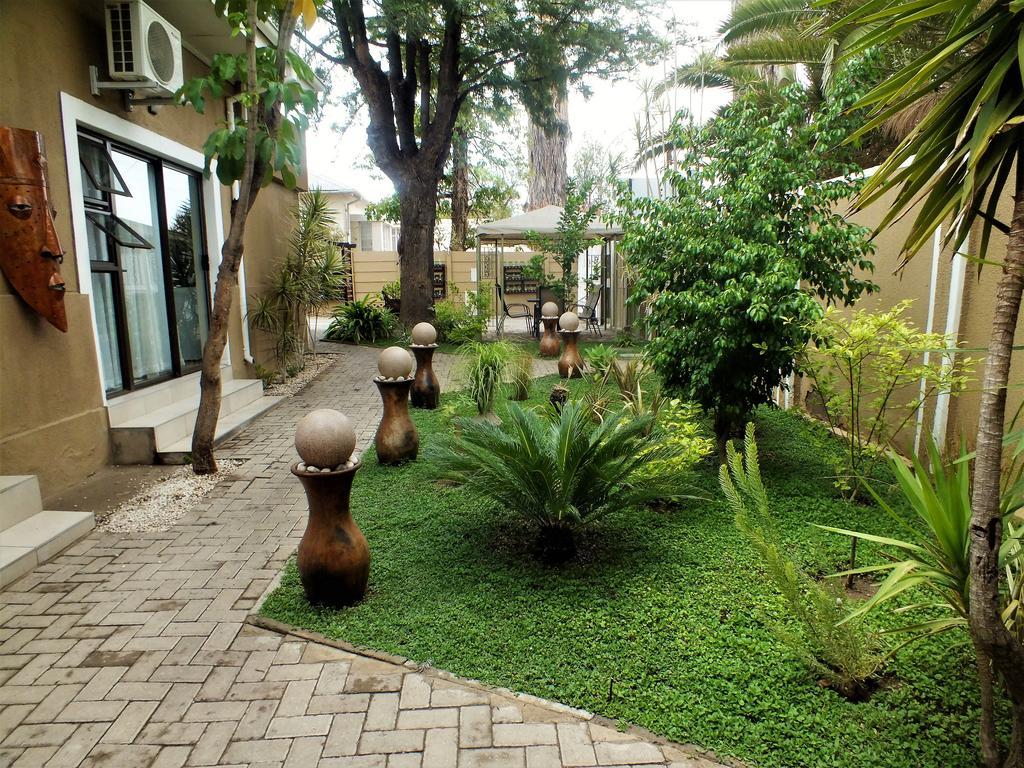 Uzuri Guesthouse Cc Windhoek Exteriör bild